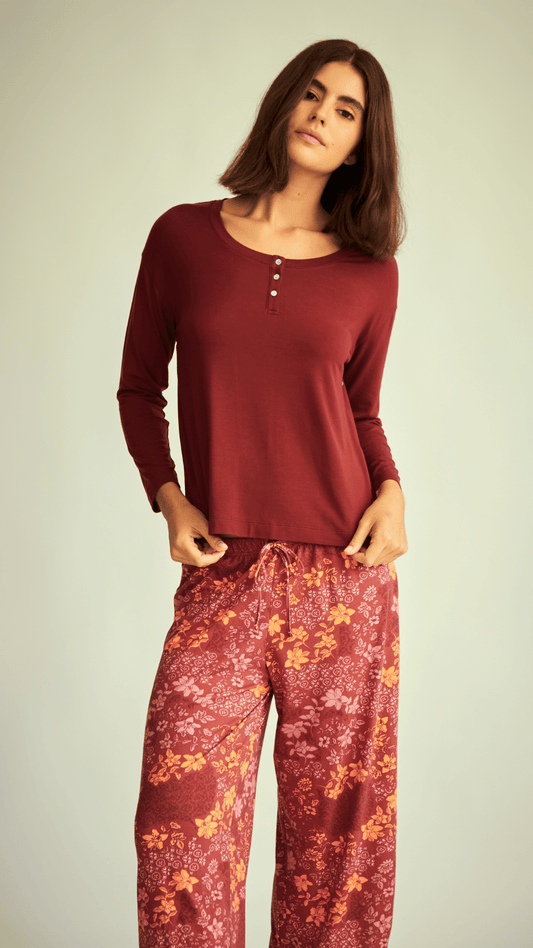 Pantalón Floral Fusion & Top Dalia Cabernet